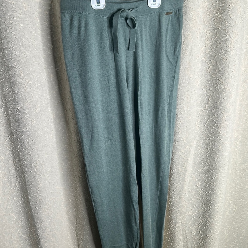 Guess women’s pants